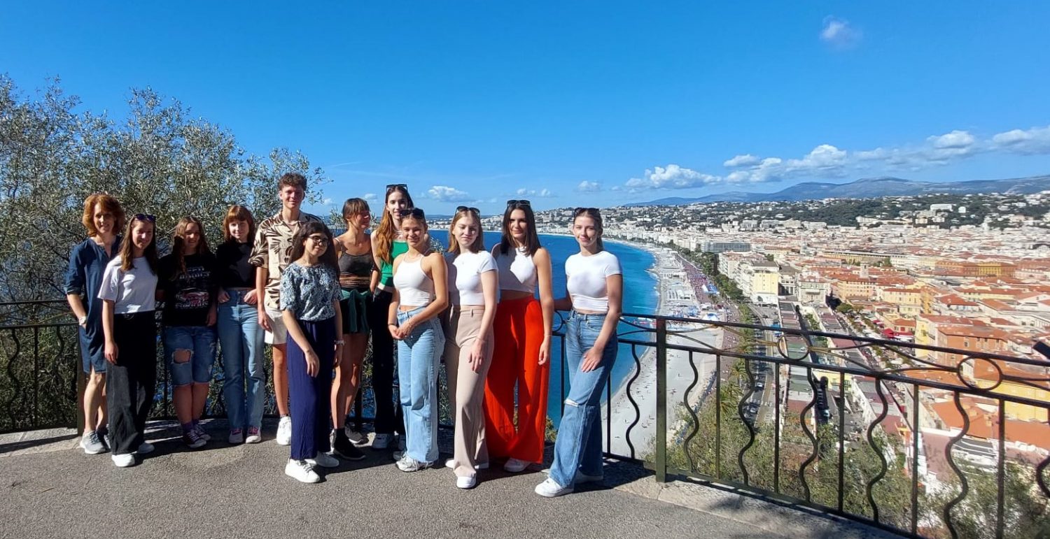 Un Bonjour chaleureux de la Côte d’Azur